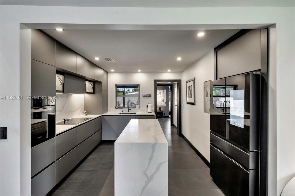 530 NW 39th St 1, Oakland Park, FL 33309