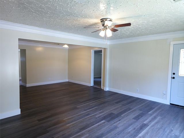 1003 W Hart Avenue, Pasadena, TX 77506