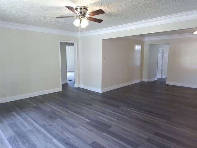 1003 W Hart Avenue, Pasadena, TX 77506