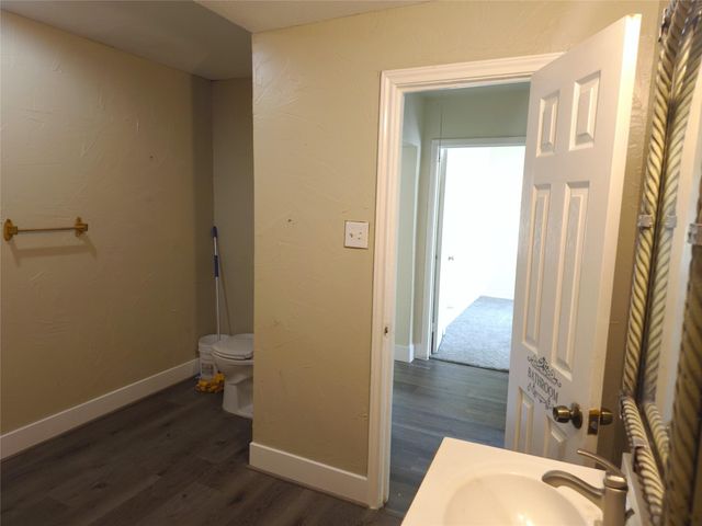 1003 W Hart Avenue, Pasadena, TX 77506