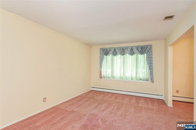492 Blue Hill Terrace, Franklin Lakes, NJ 07417