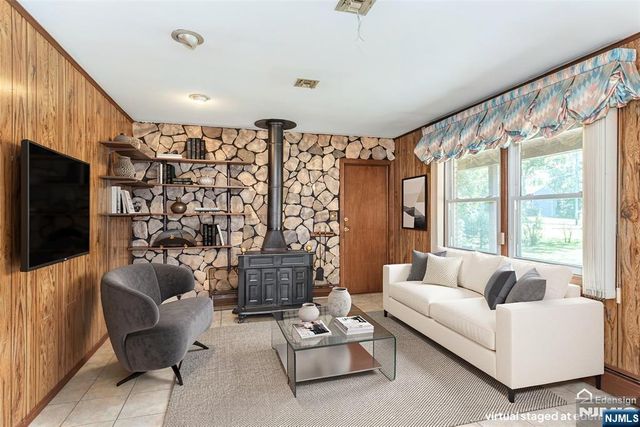 492 Blue Hill Terrace, Franklin Lakes, NJ 07417
