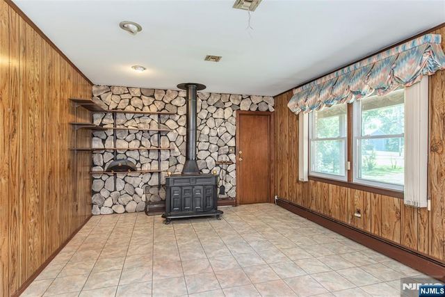 492 Blue Hill Terrace, Franklin Lakes, NJ 07417
