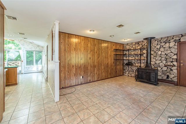 492 Blue Hill Terrace, Franklin Lakes, NJ 07417
