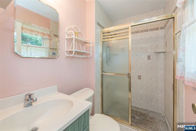 492 Blue Hill Terrace, Franklin Lakes, NJ 07417