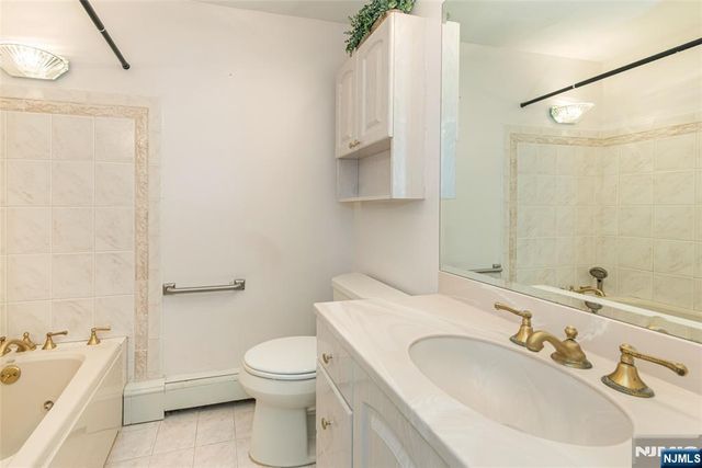 492 Blue Hill Terrace, Franklin Lakes, NJ 07417