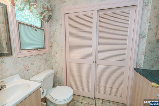 492 Blue Hill Terrace, Franklin Lakes, NJ 07417