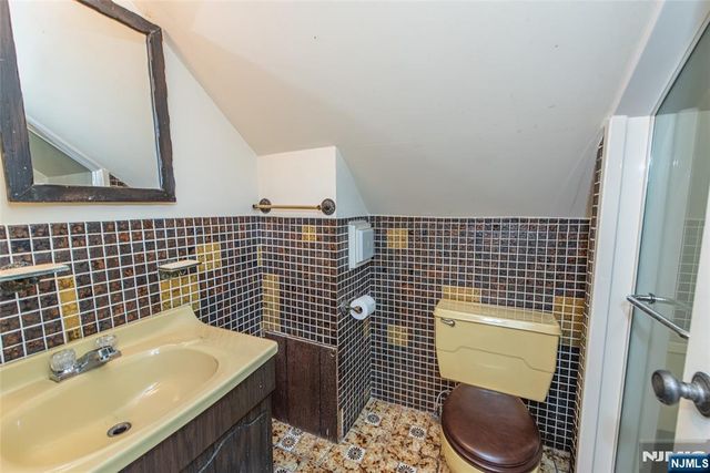492 Blue Hill Terrace, Franklin Lakes, NJ 07417