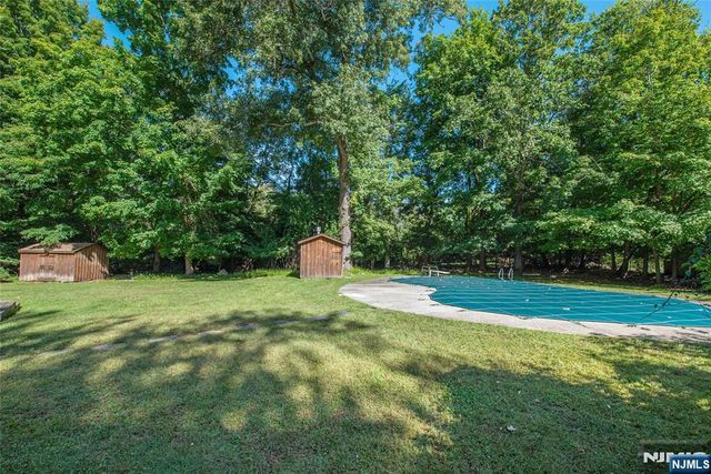 492 Blue Hill Terrace, Franklin Lakes, NJ 07417
