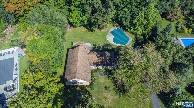 492 Blue Hill Terrace, Franklin Lakes, NJ 07417