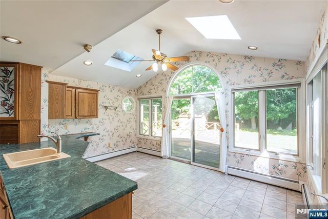 492 Blue Hill Terrace, Franklin Lakes, NJ 07417