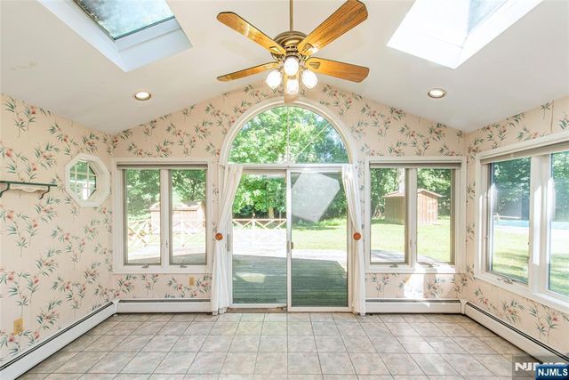 492 Blue Hill Terrace, Franklin Lakes, NJ 07417