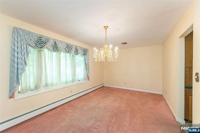 492 Blue Hill Terrace, Franklin Lakes, NJ 07417