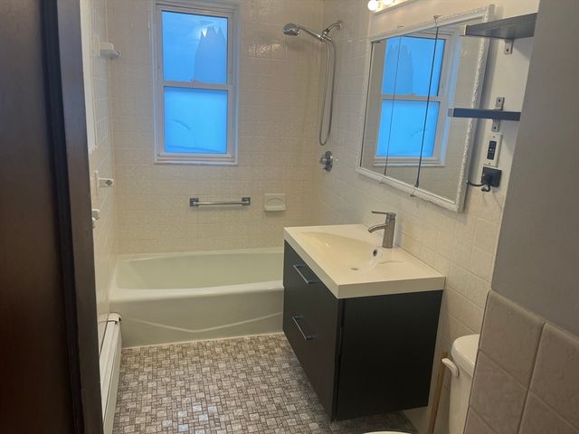 98 Dexter Ave 2, Watertown, MA 02472