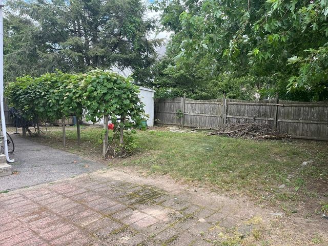 98 Dexter Ave 2, Watertown, MA 02472