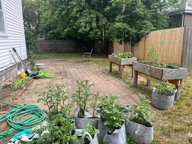 98 Dexter Ave 2, Watertown, MA 02472