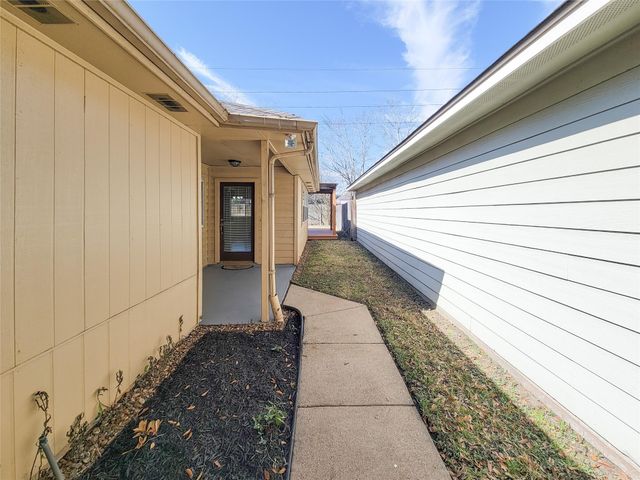 8611 Pool Creek Drive, Houston, TX 77095