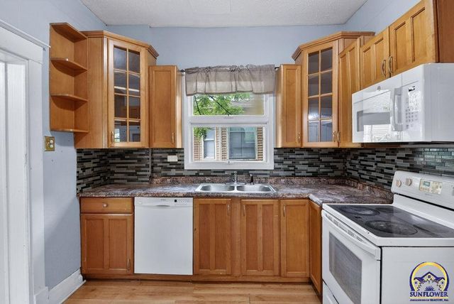 1607 SW Buchanan ST, Topeka, KS 66604