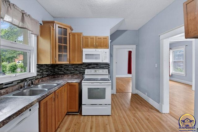 1607 SW Buchanan ST, Topeka, KS 66604