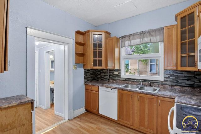 1607 SW Buchanan ST, Topeka, KS 66604