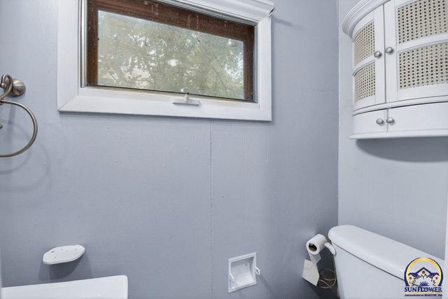 1607 SW Buchanan ST, Topeka, KS 66604