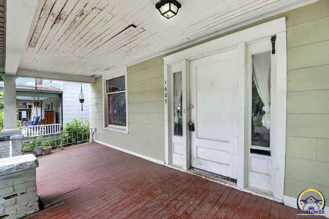1607 SW Buchanan ST, Topeka, KS 66604