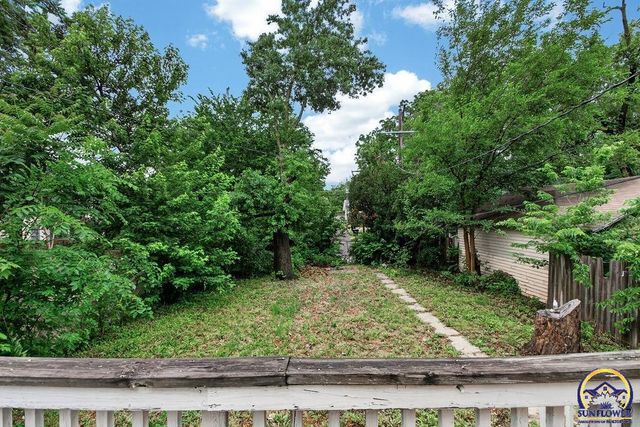 1607 SW Buchanan ST, Topeka, KS 66604