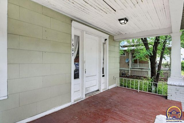 1607 SW Buchanan ST, Topeka, KS 66604