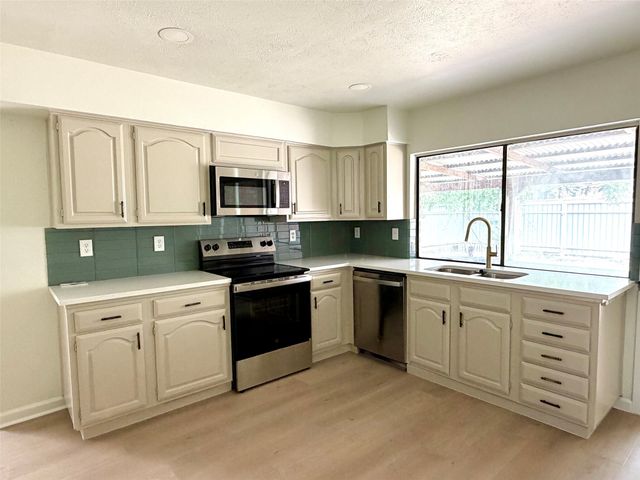5221 Reed Drive, The Colony, TX 75056