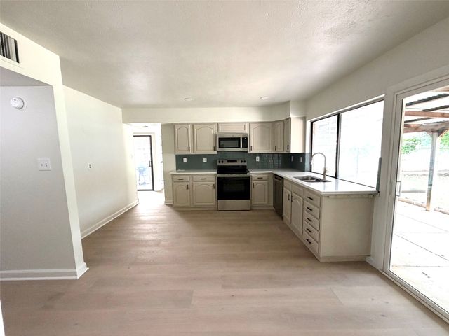 5221 Reed Drive, The Colony, TX 75056