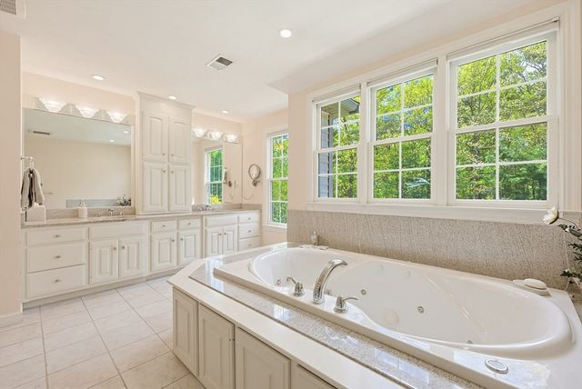 10 Timber Ledge Drive, Holliston, MA 01746