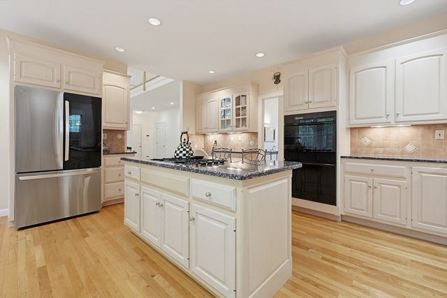 10 Timber Ledge Drive, Holliston, MA 01746