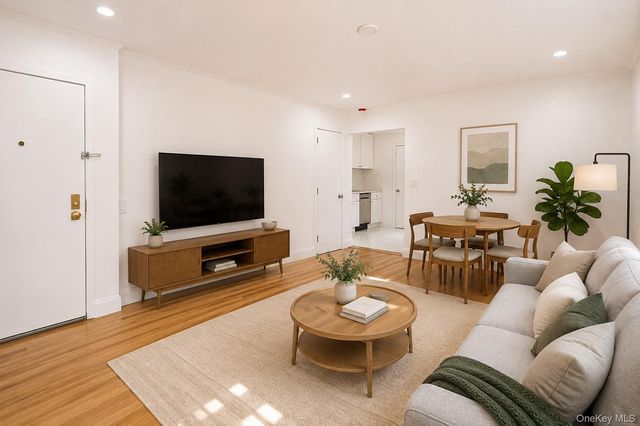 330 E Broadway 211, Long Beach, NY 11561