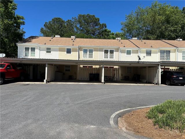 220 Chads Ford Way, Roswell, GA 30076