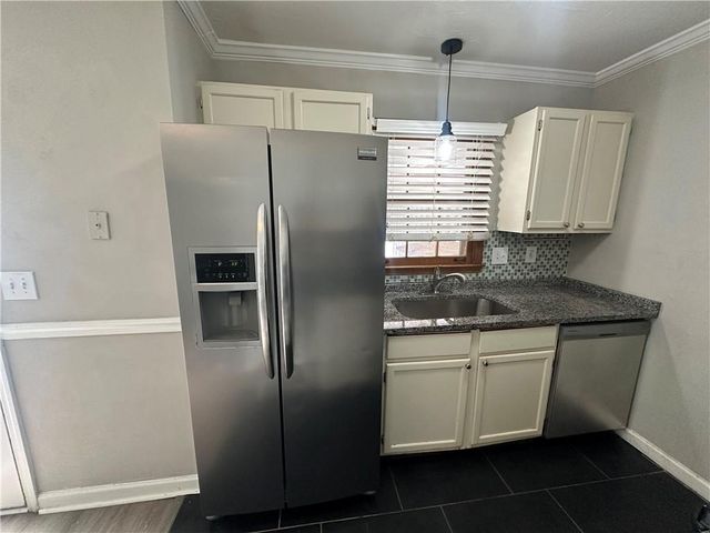 220 Chads Ford Way, Roswell, GA 30076