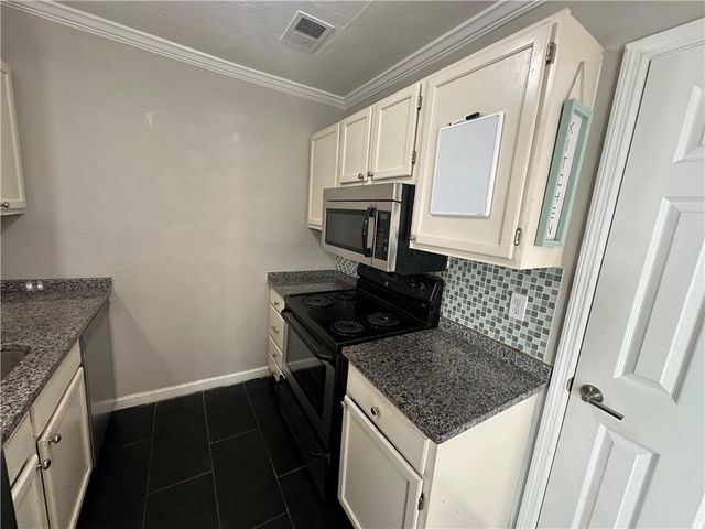 220 Chads Ford Way, Roswell, GA 30076