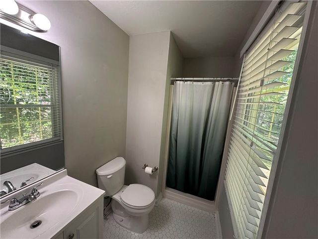 220 Chads Ford Way, Roswell, GA 30076