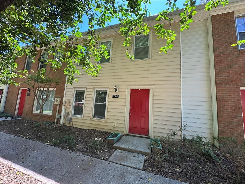 220 Chads Ford Way, Roswell, GA 30076