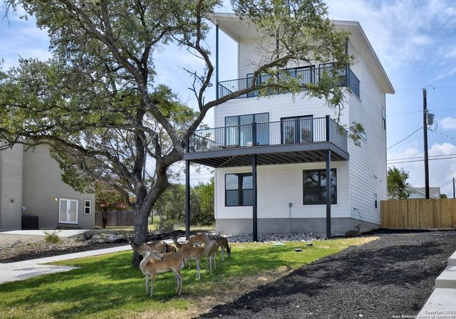 675 HUMMINGBIRD HILL, Canyon Lake, TX 78133