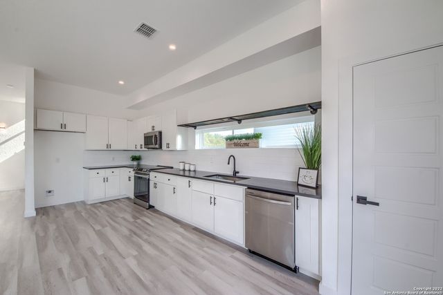 675 HUMMINGBIRD HILL, Canyon Lake, TX 78133