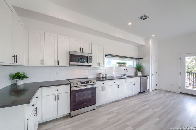 675 HUMMINGBIRD HILL, Canyon Lake, TX 78133