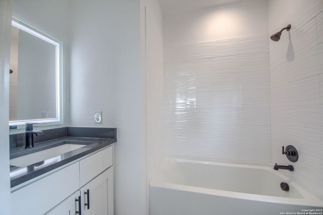 675 HUMMINGBIRD HILL, Canyon Lake, TX 78133