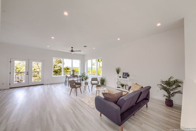 675 HUMMINGBIRD HILL, Canyon Lake, TX 78133