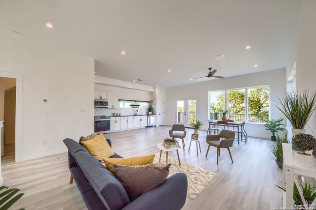 675 HUMMINGBIRD HILL, Canyon Lake, TX 78133