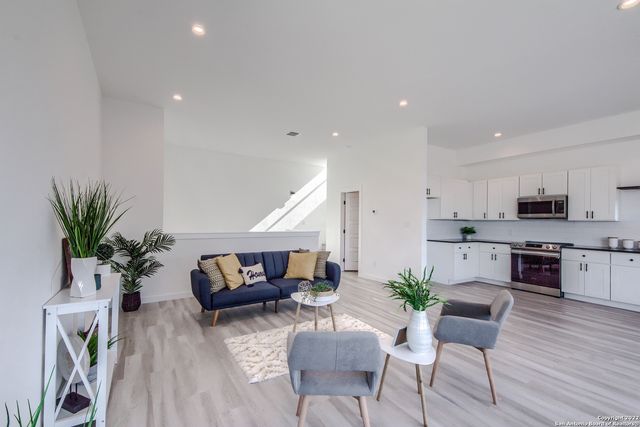 675 HUMMINGBIRD HILL, Canyon Lake, TX 78133