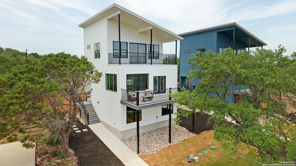 675 HUMMINGBIRD HILL, Canyon Lake, TX 78133