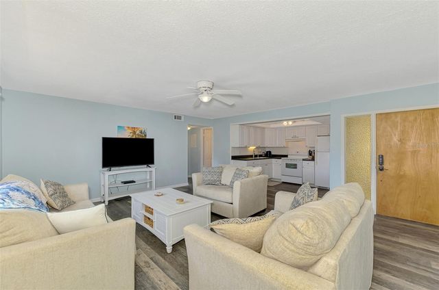 320 BASE AVENUE E 224, Venice, FL 34285