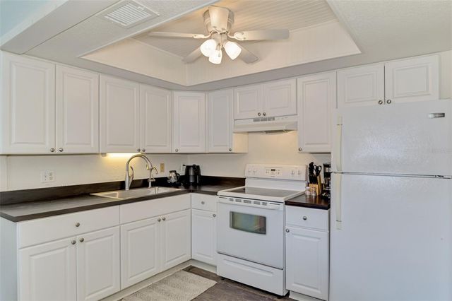 320 BASE AVENUE E 224, Venice, FL 34285