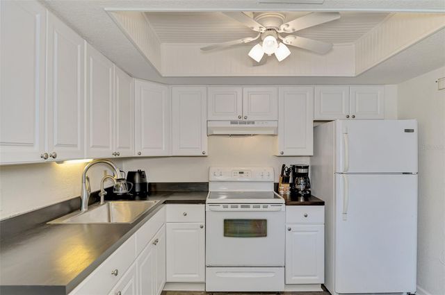 320 BASE AVENUE E 224, Venice, FL 34285