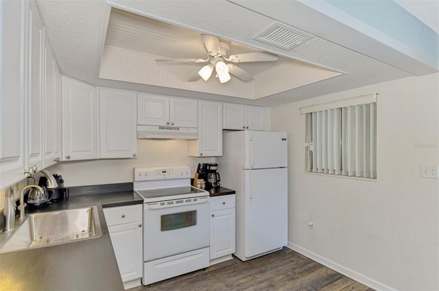 320 BASE AVENUE E 224, Venice, FL 34285